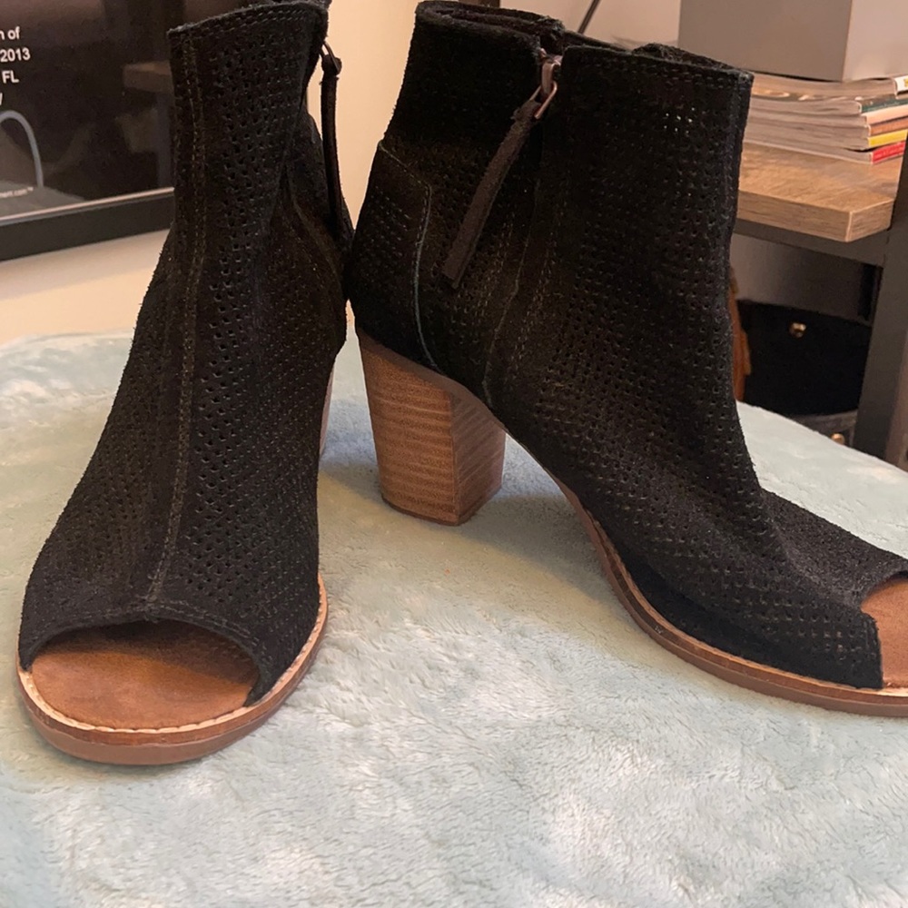 Toms heeled peep toe zipper booties